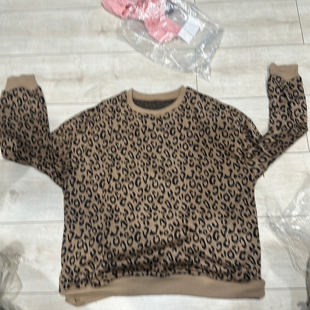 Beautiful cheetah print sweatshirt for women